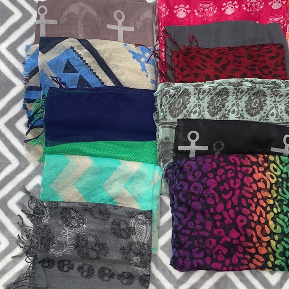 Large Scarf Lot - Picture 2 of 6